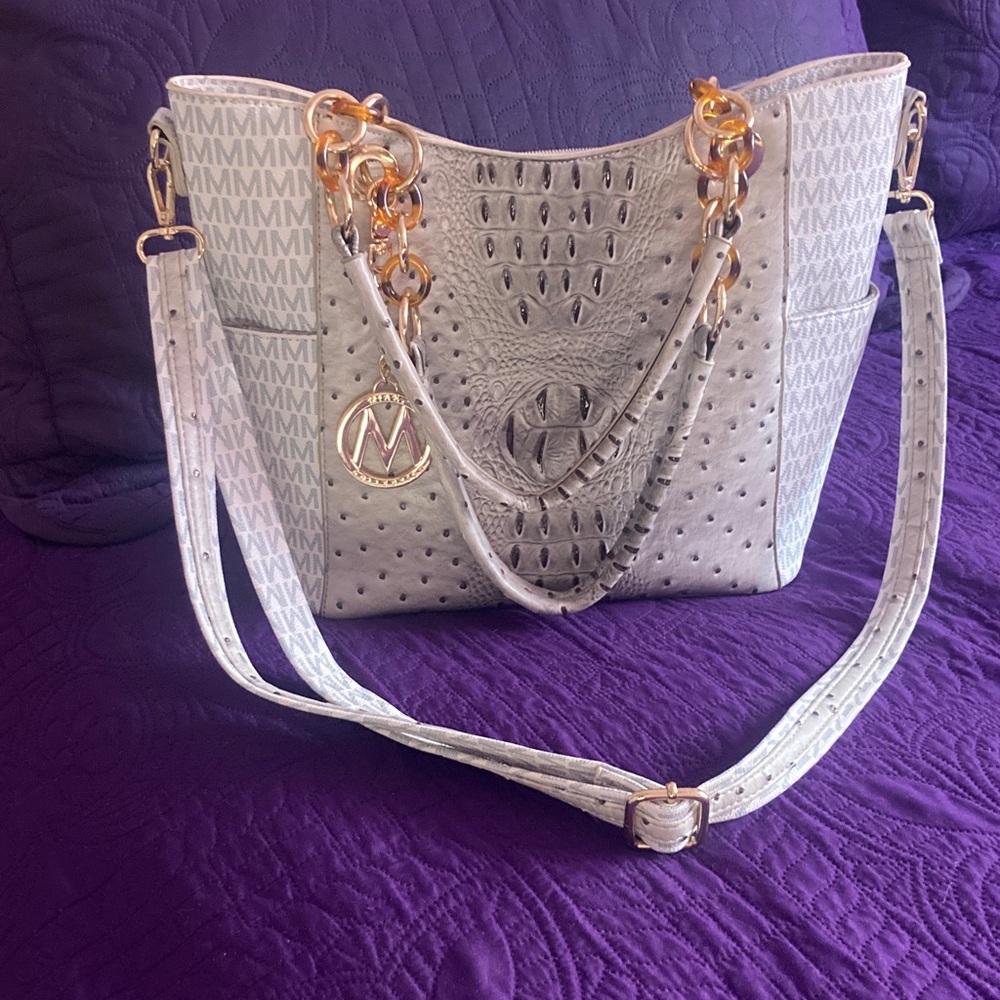 Chic M-Logo Women's Tote Bag in Gray Alligator